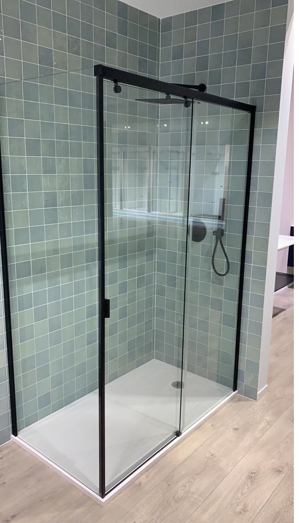 Душевое ограждение Cerutti SPA MARBELLA 120B R, 80х120 см, без поддона, в правый угол, черный профиль