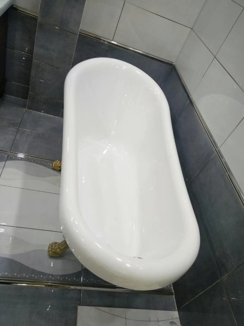 Отдельностоящая акриловая ванна Cerutti Spa CLASSIC 150G на львиных лапах (золото)  без гидромассажа