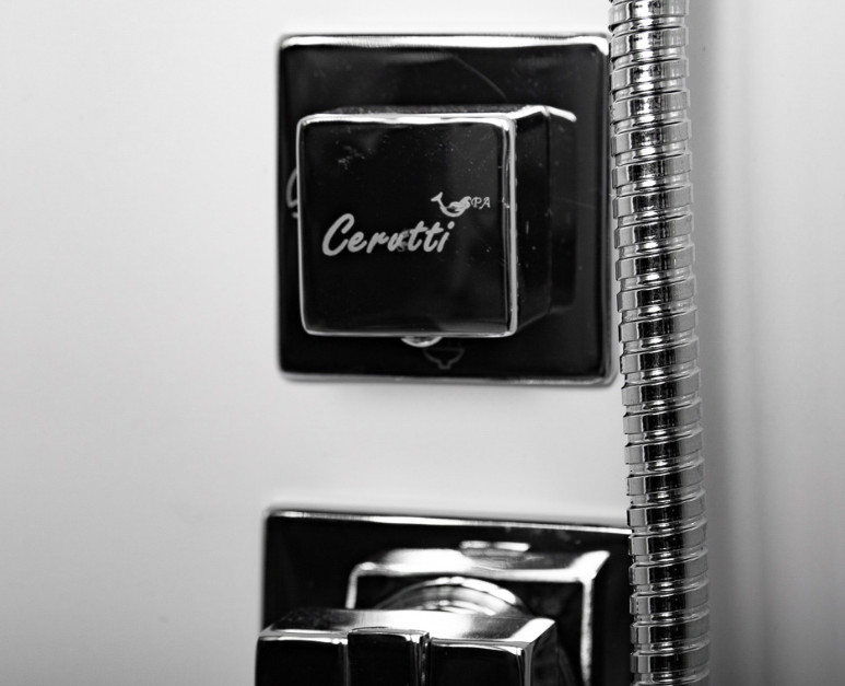 Душевая кабина Ceruttispa MiMi90T тропический душ, угловая, без крыши