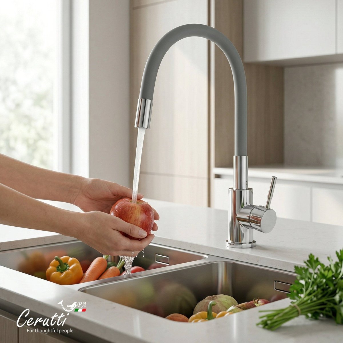 Смеситель для кухни Ceruttispa АТЭНА H-G (ATENA H-G) из нержавеющей стали, цвет хром, излив гибкий серый