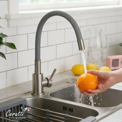 Смеситель для кухни Ceruttispa АТЭНА BN-G (ATENA BN-G) из нержавеющей стали, цвет матовый никель, излив гибкий серый