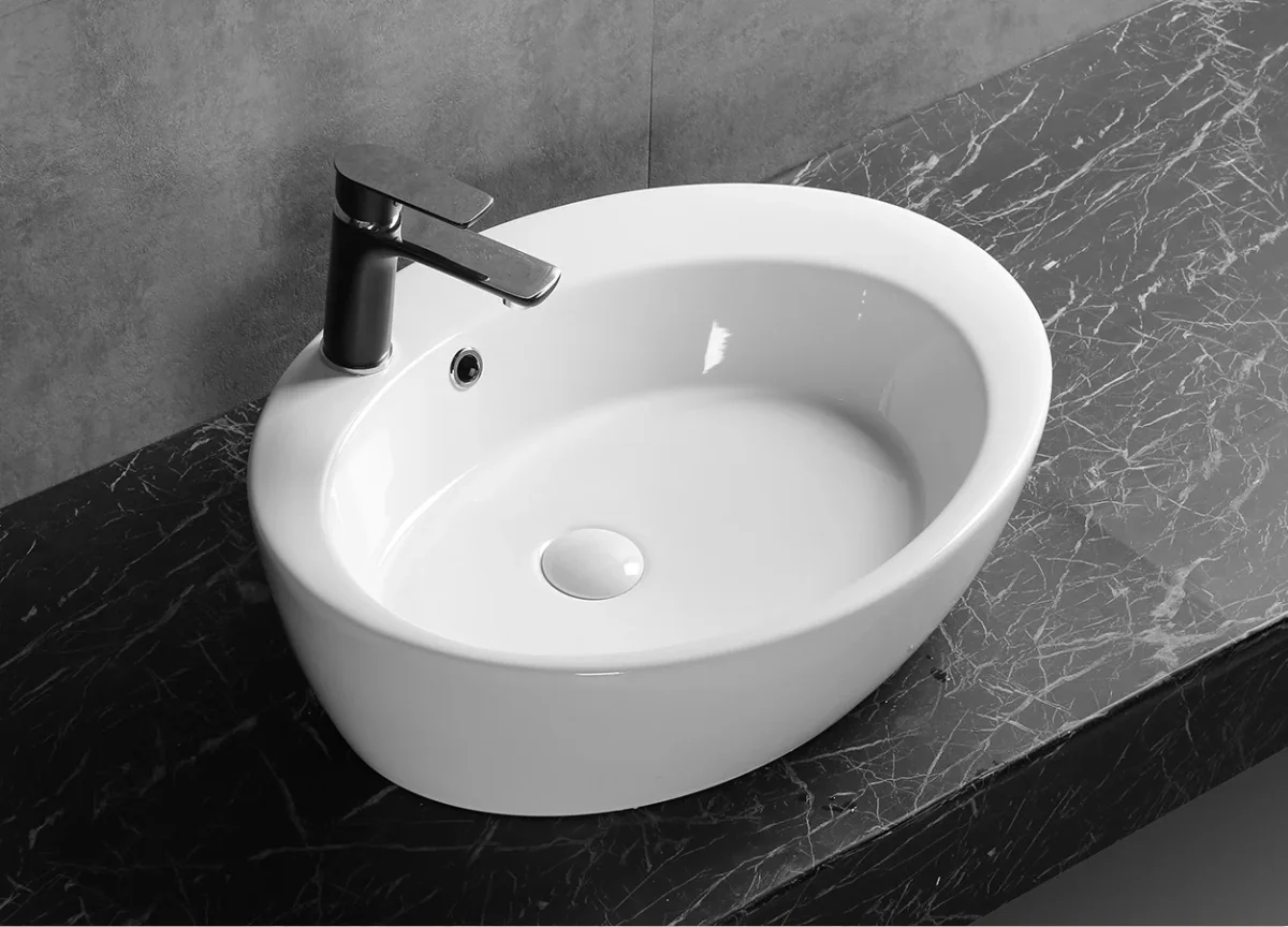 Раковина накладная Ceruttispa CR7026A, овальная, белая, с отверстием под смеситель, с переливом, 60х47х14 см